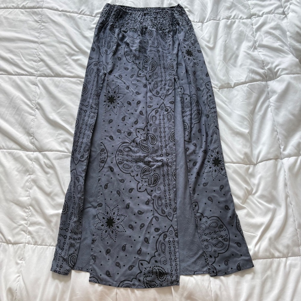 Earthbound Maxi Skirt Womens Small Gray Paisley Smocked‎ Double Slit Hippie Boho